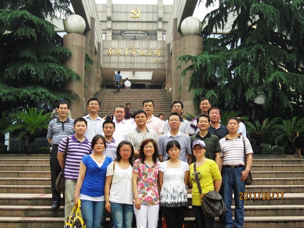 參觀嘉興南湖(hú)    重溫建黨曆史